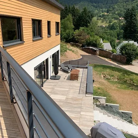 La Source Magnifique Vue Sur Le Village Proche